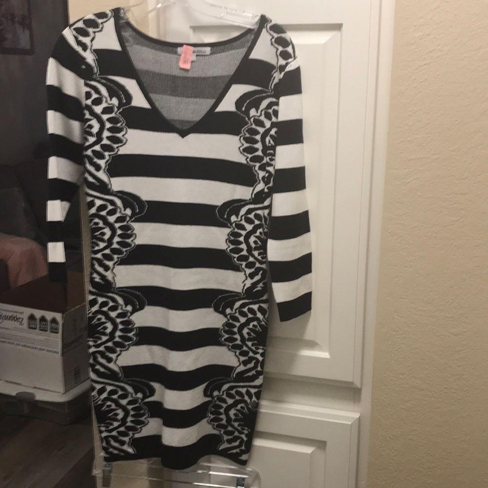3 for $15🦋🦋Stilletto’s black & white stripe sweater dress freshly dry cleaned
